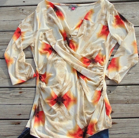 Vince Camuto Medium Patterned Scoop Neck Blouse - Picture 2 of 6